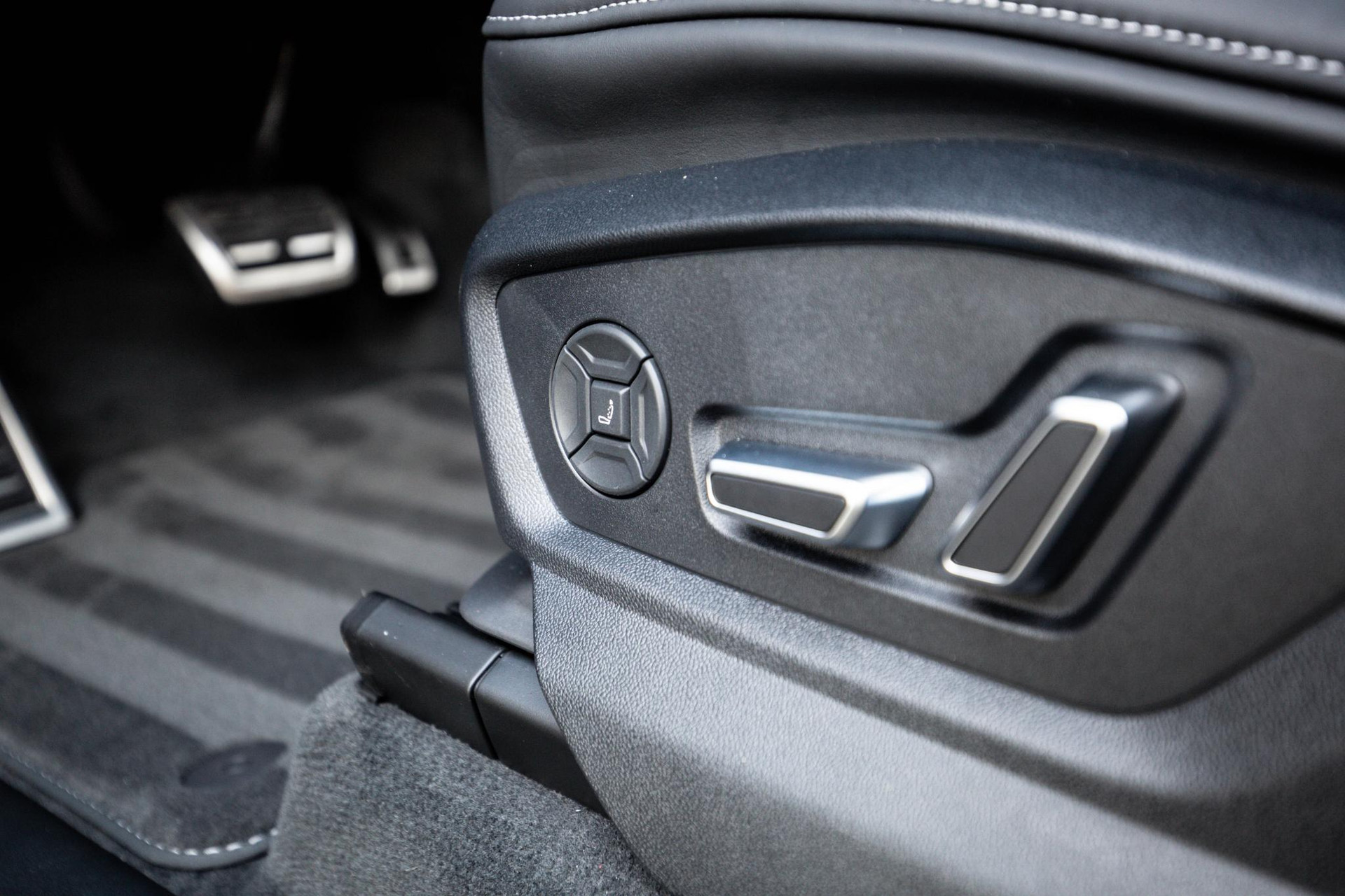 
Audi Q8 60 TFSI e vol									