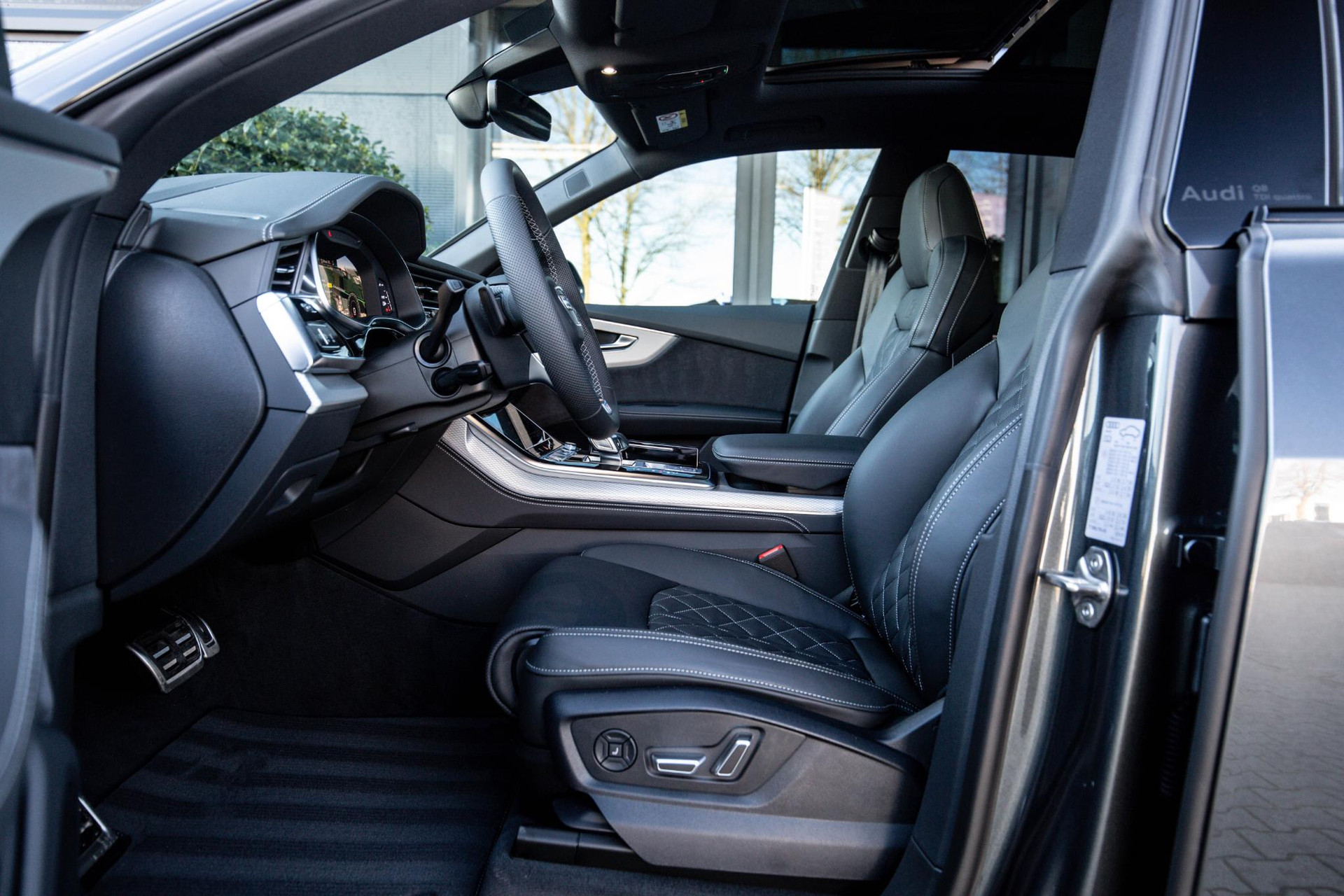 
								Audi Q8 50 TDI quattro Pro Line S vol									
