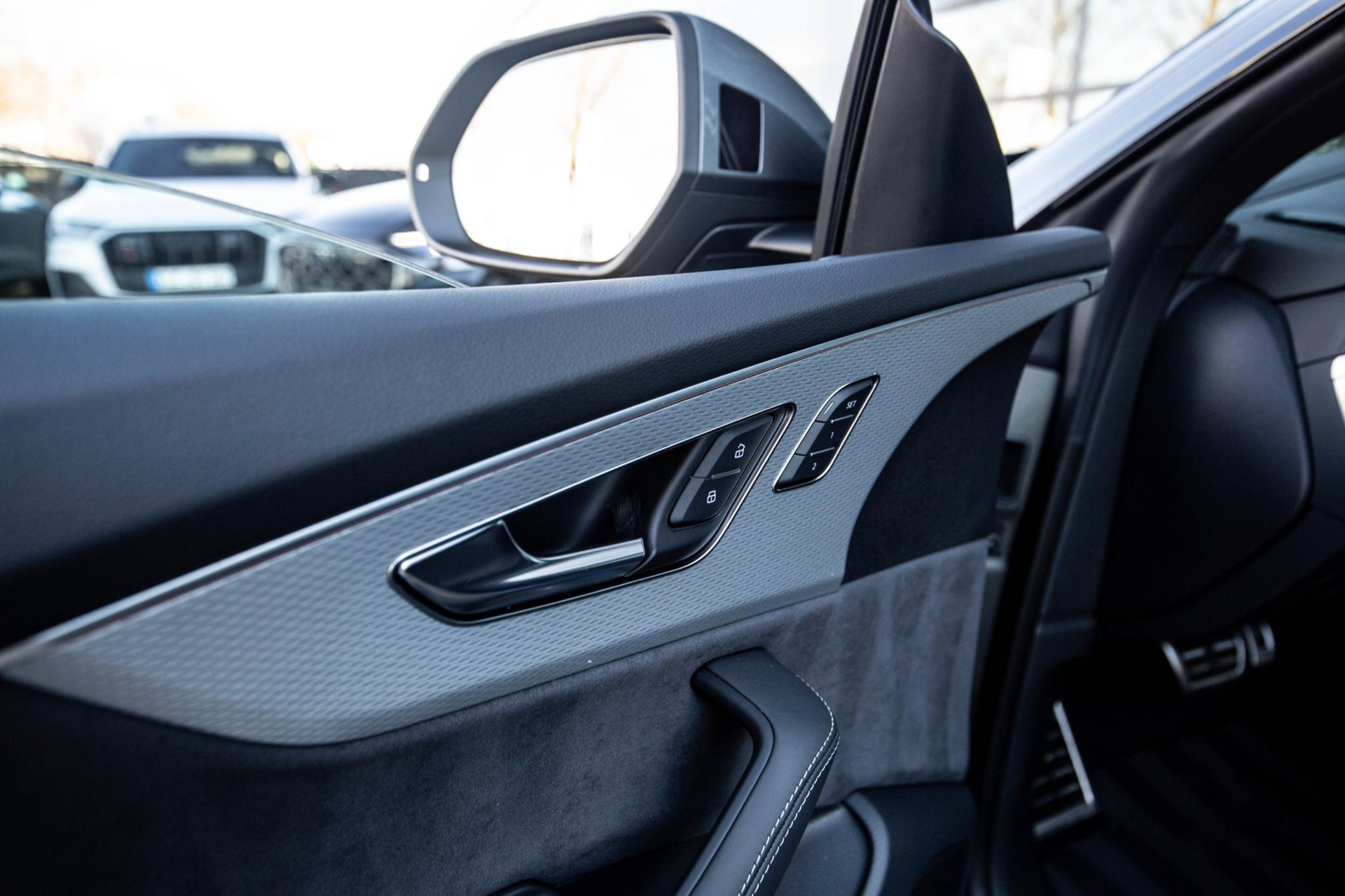 
								Audi Q8 50 TDI quattro Pro Line S vol									