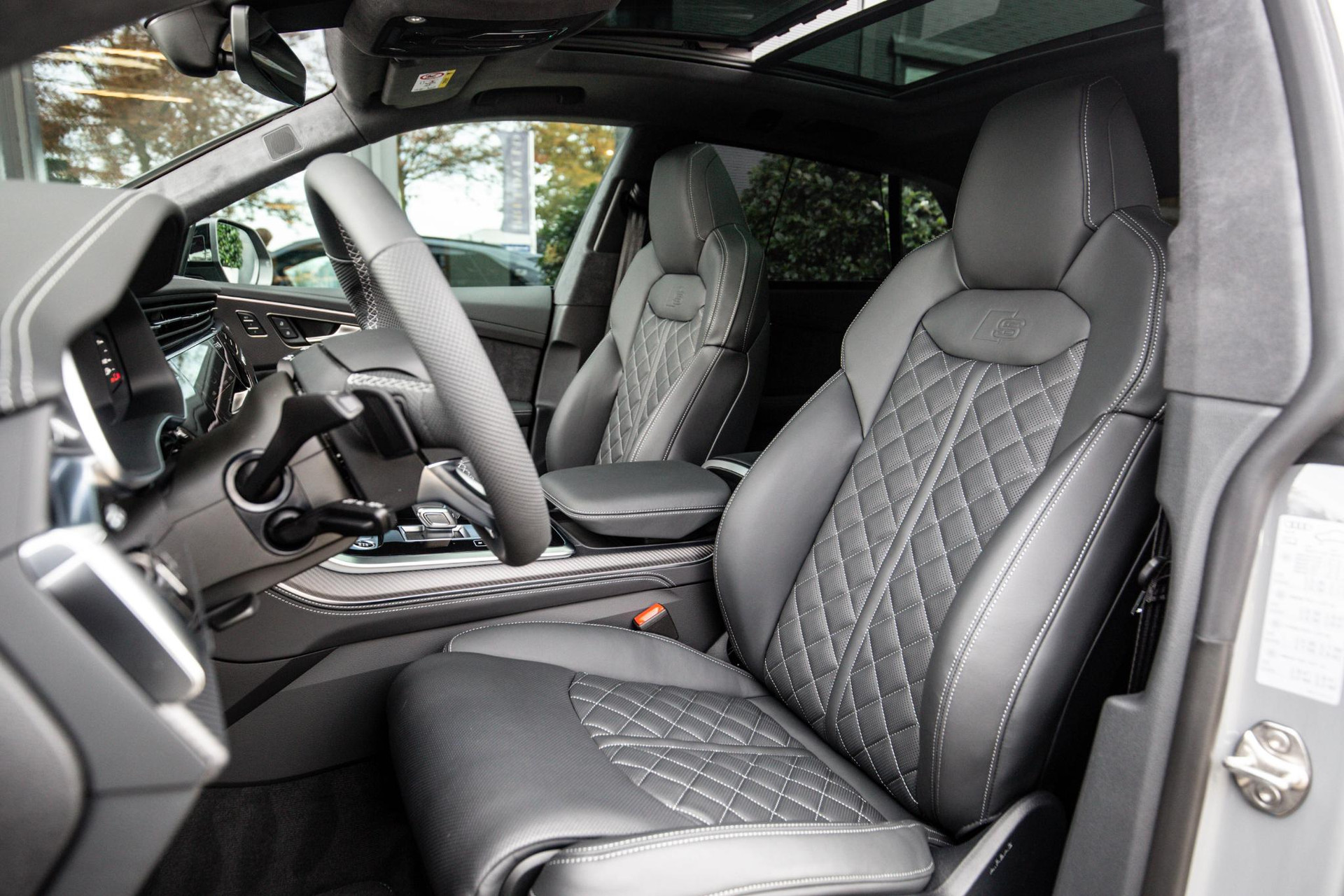 
								Audi Q8 60 TFSI e vol									