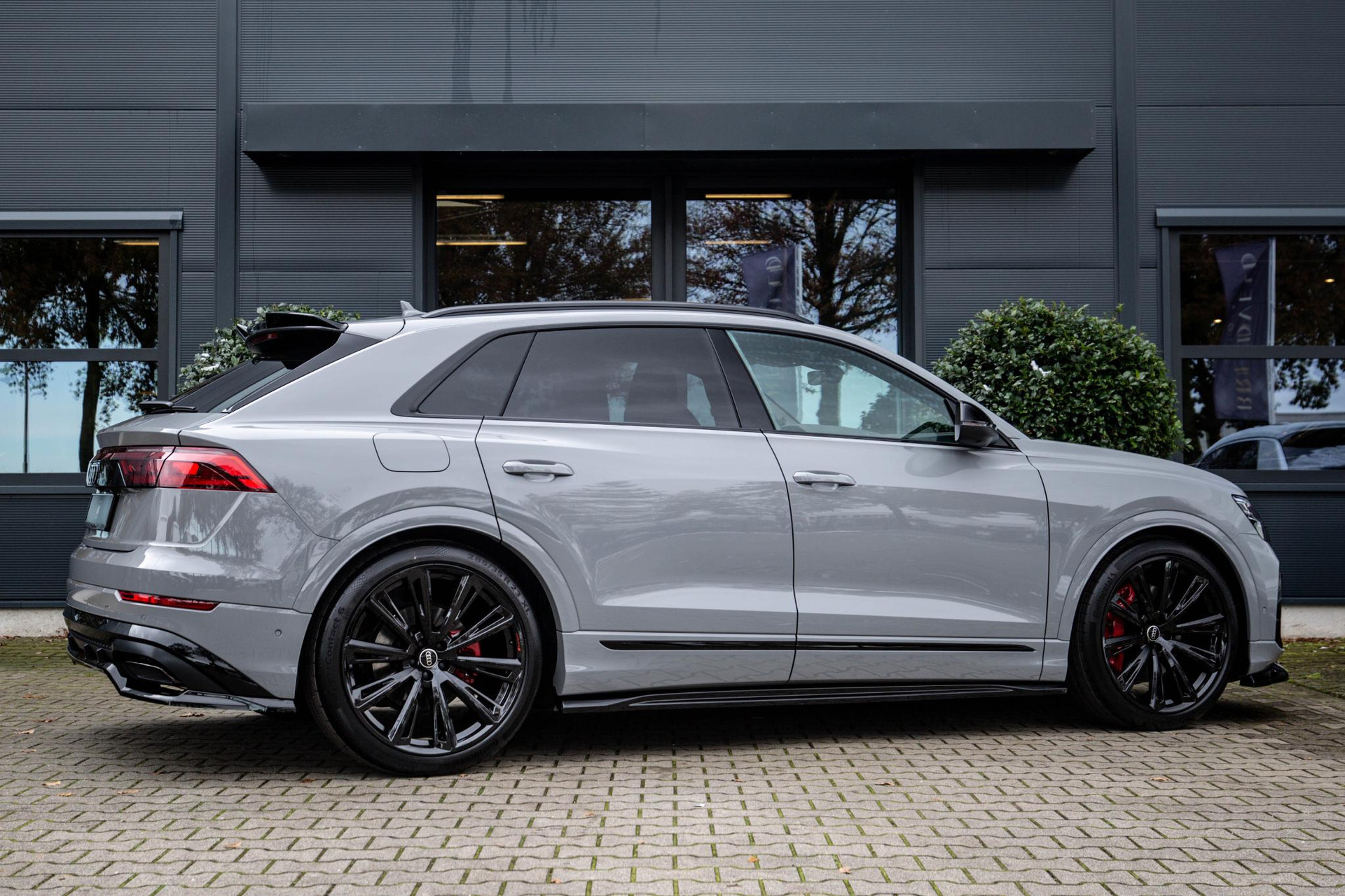 
								Audi Q8 60 TFSI e vol									
