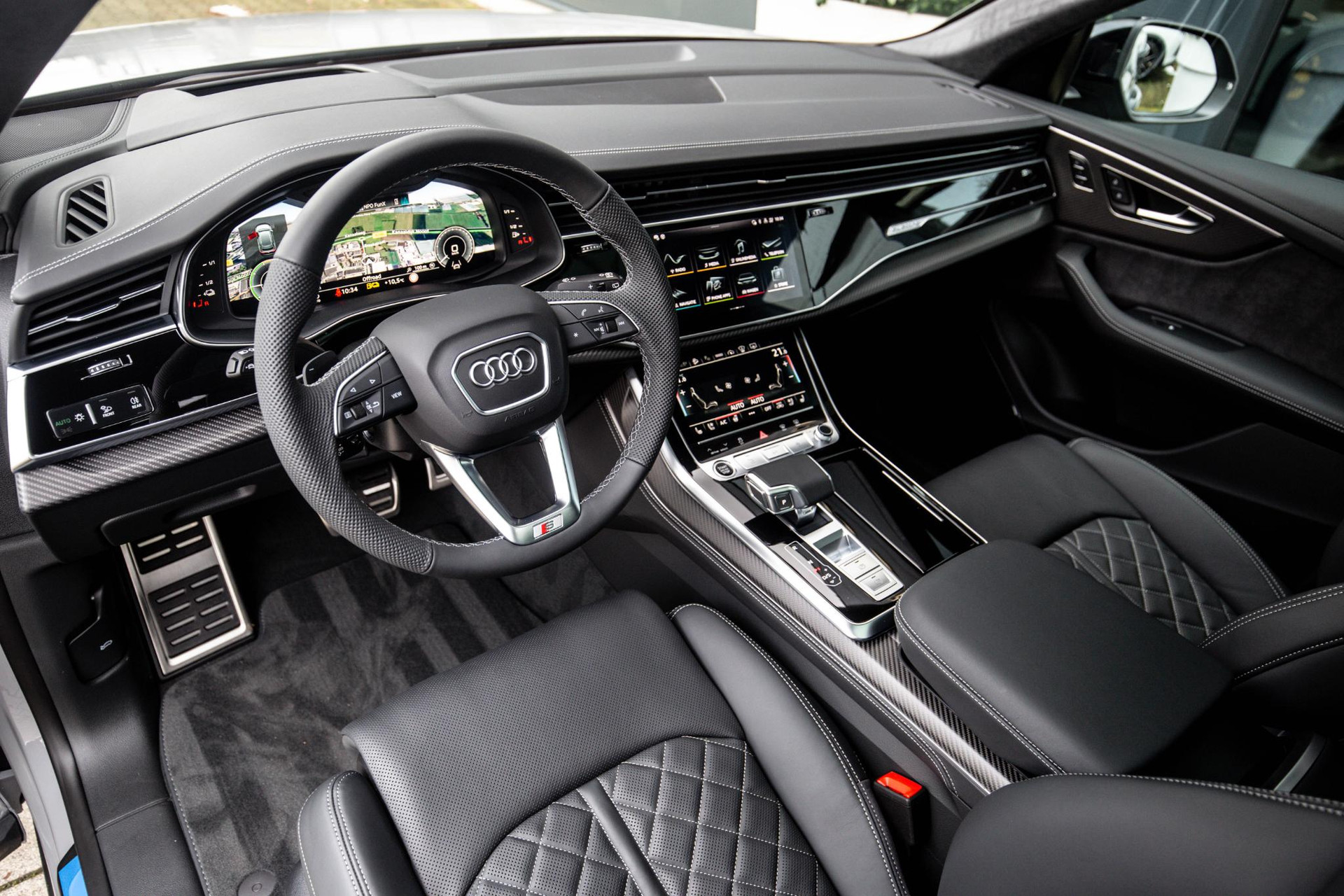 
								Audi Q8 60 TFSI e vol									