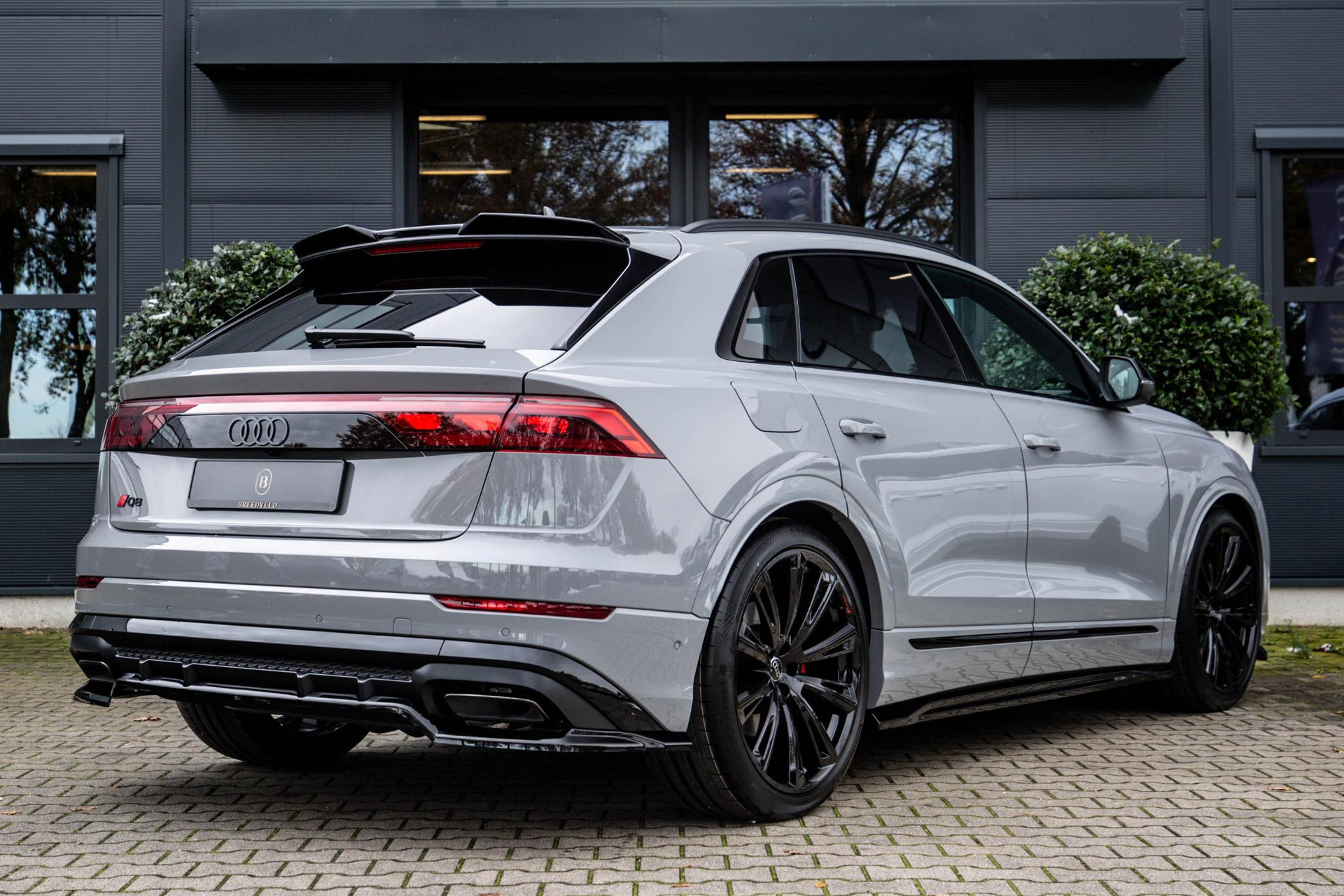 
								Audi Q8 60 TFSI e vol									