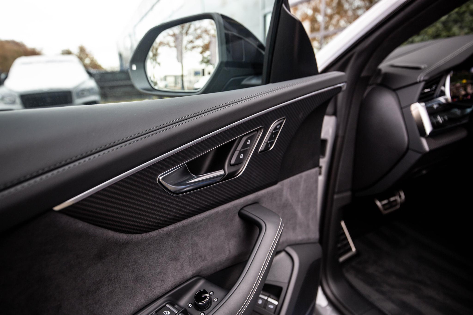 
								Audi Q8 60 TFSI e vol									