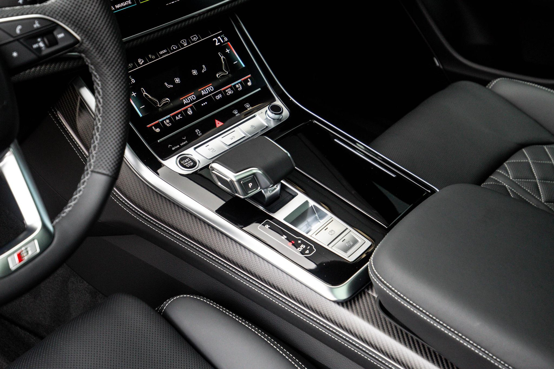 
								Audi Q8 60 TFSI e vol									