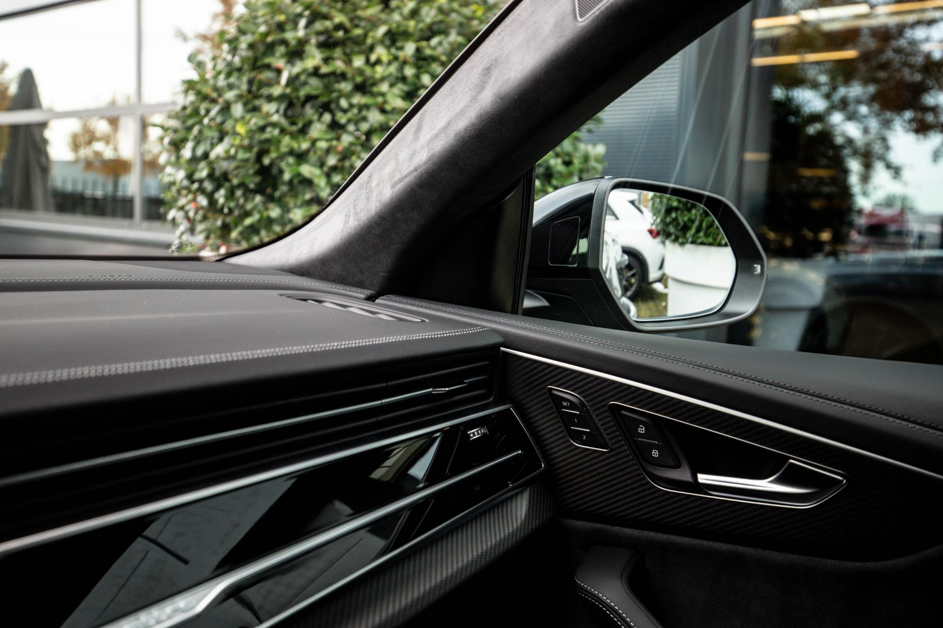 
								Audi Q8 60 TFSI e vol									