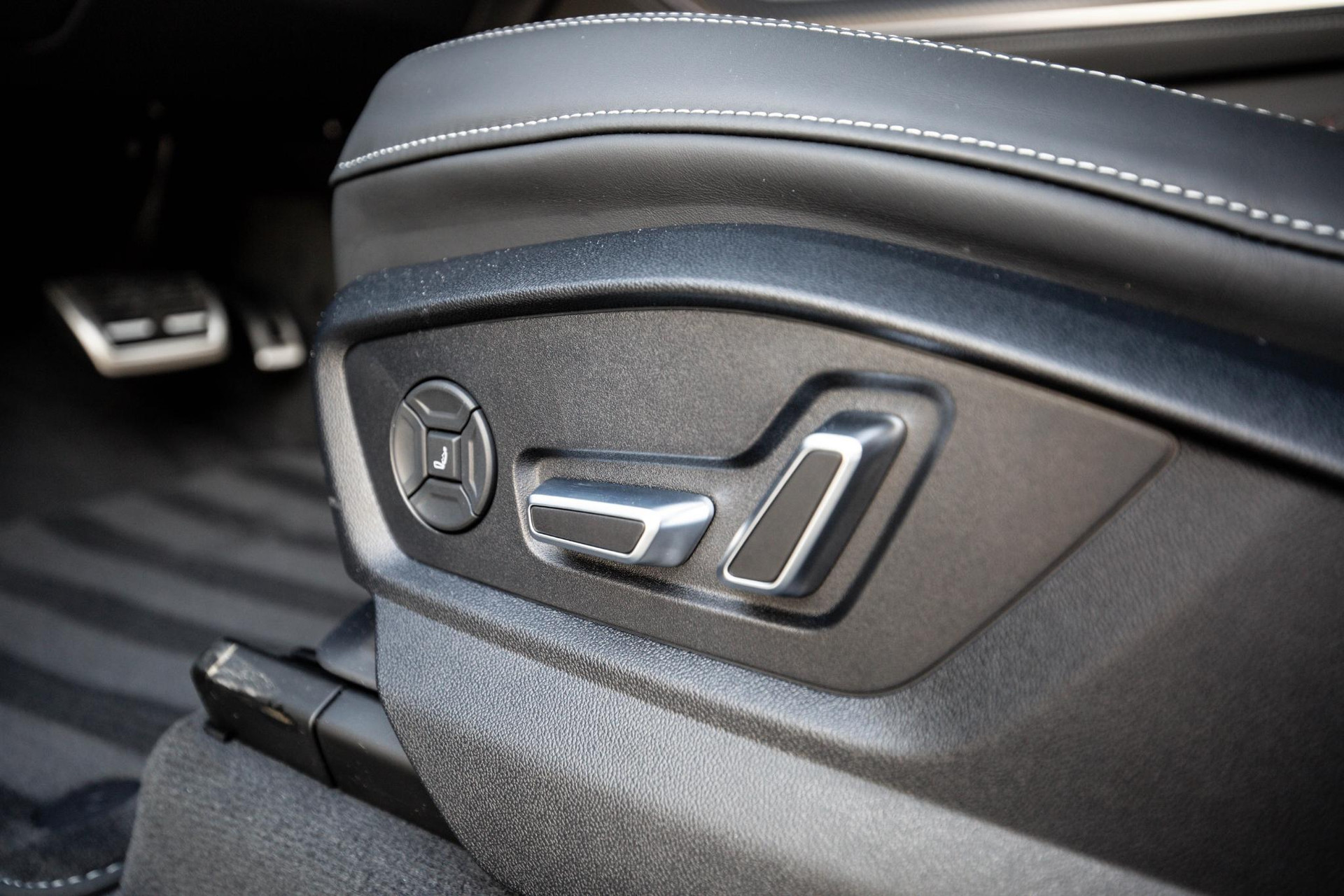 
								Audi Q8 60 TFSI e vol									