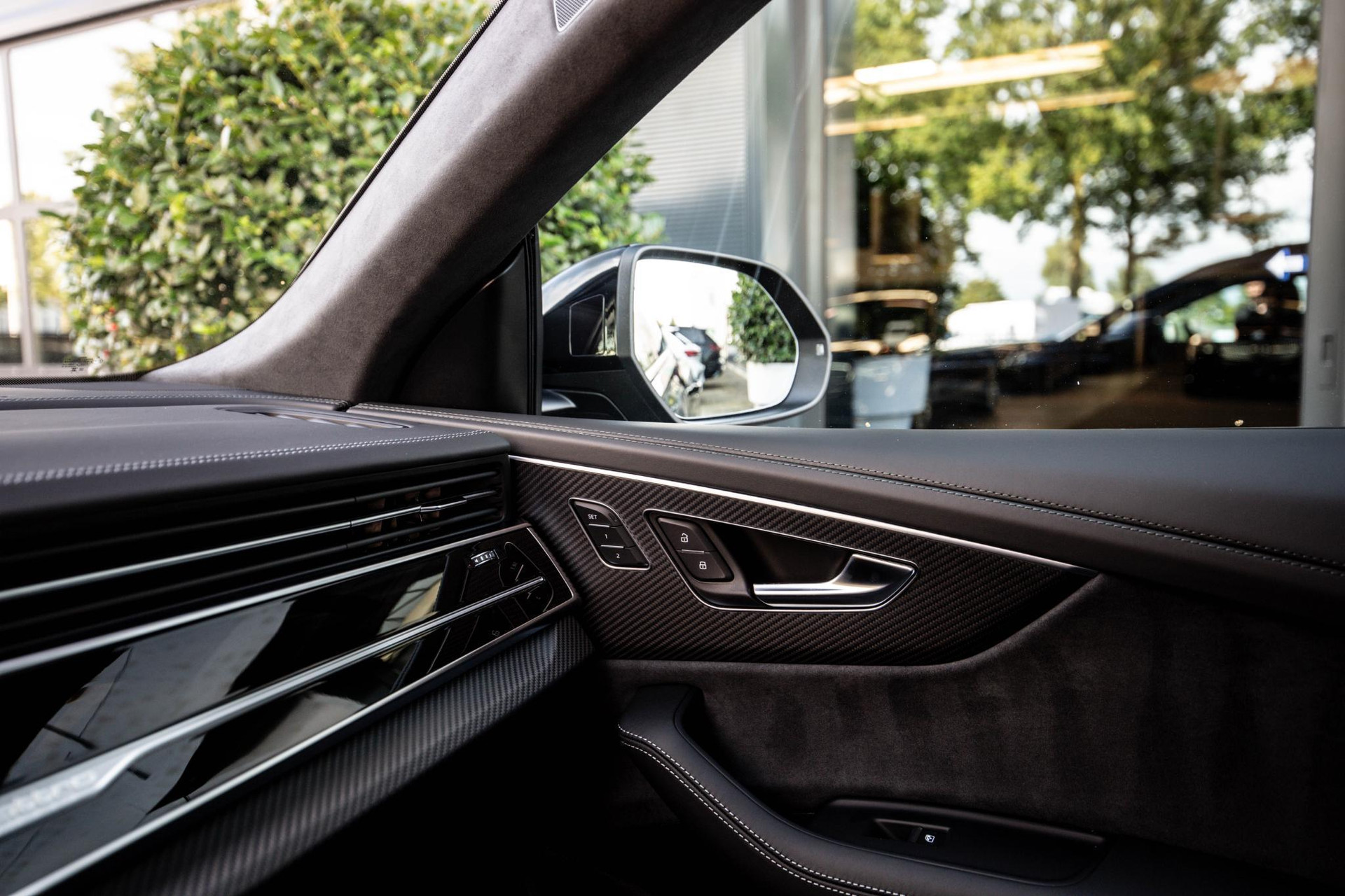 
								Audi Q8 60 TFSI e vol									