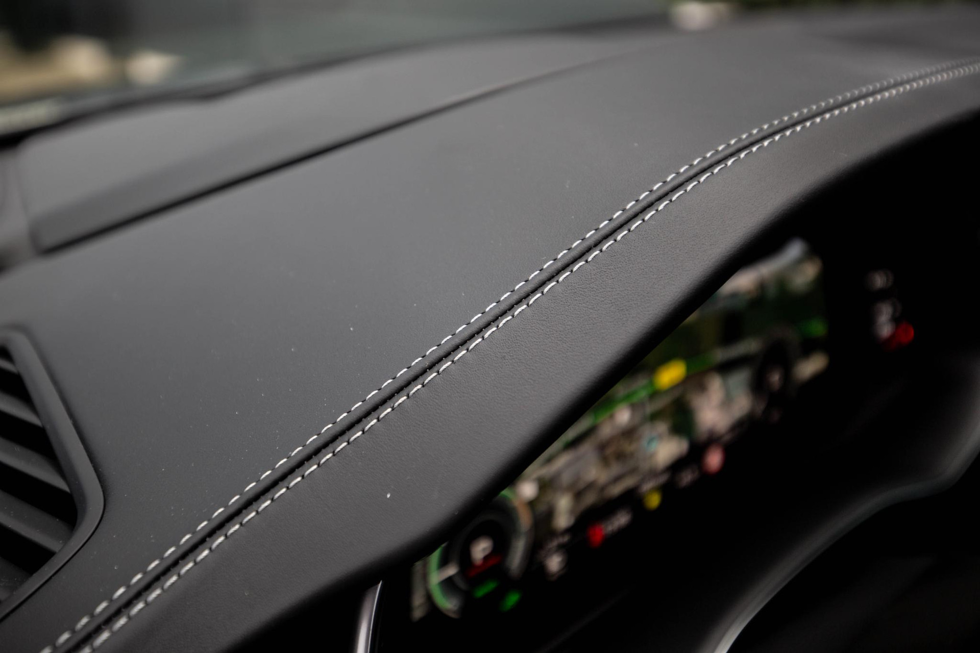 
								Audi Q8 60 TFSI e vol									