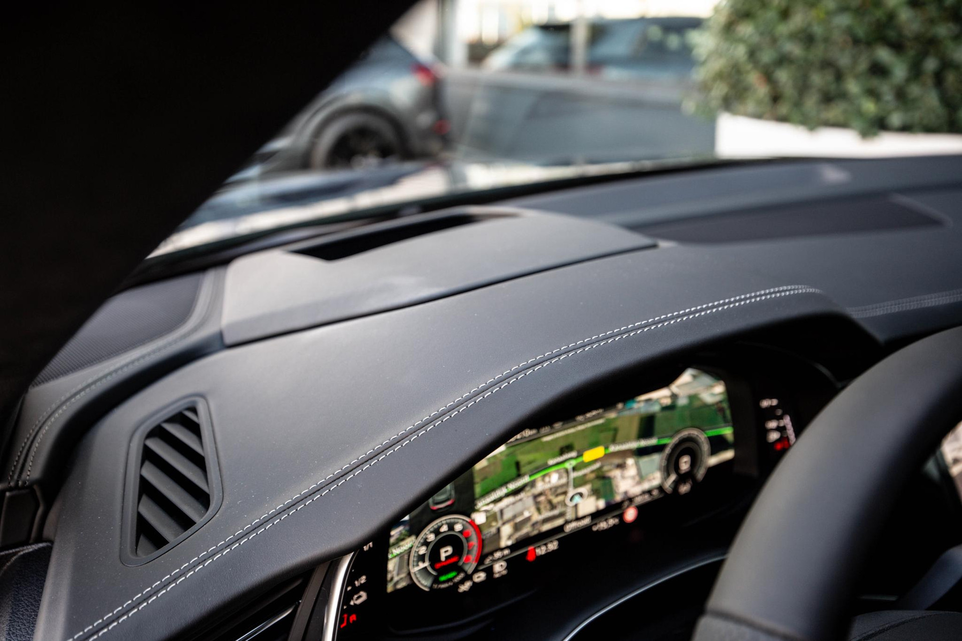 
								Audi Q8 60 TFSI e vol									