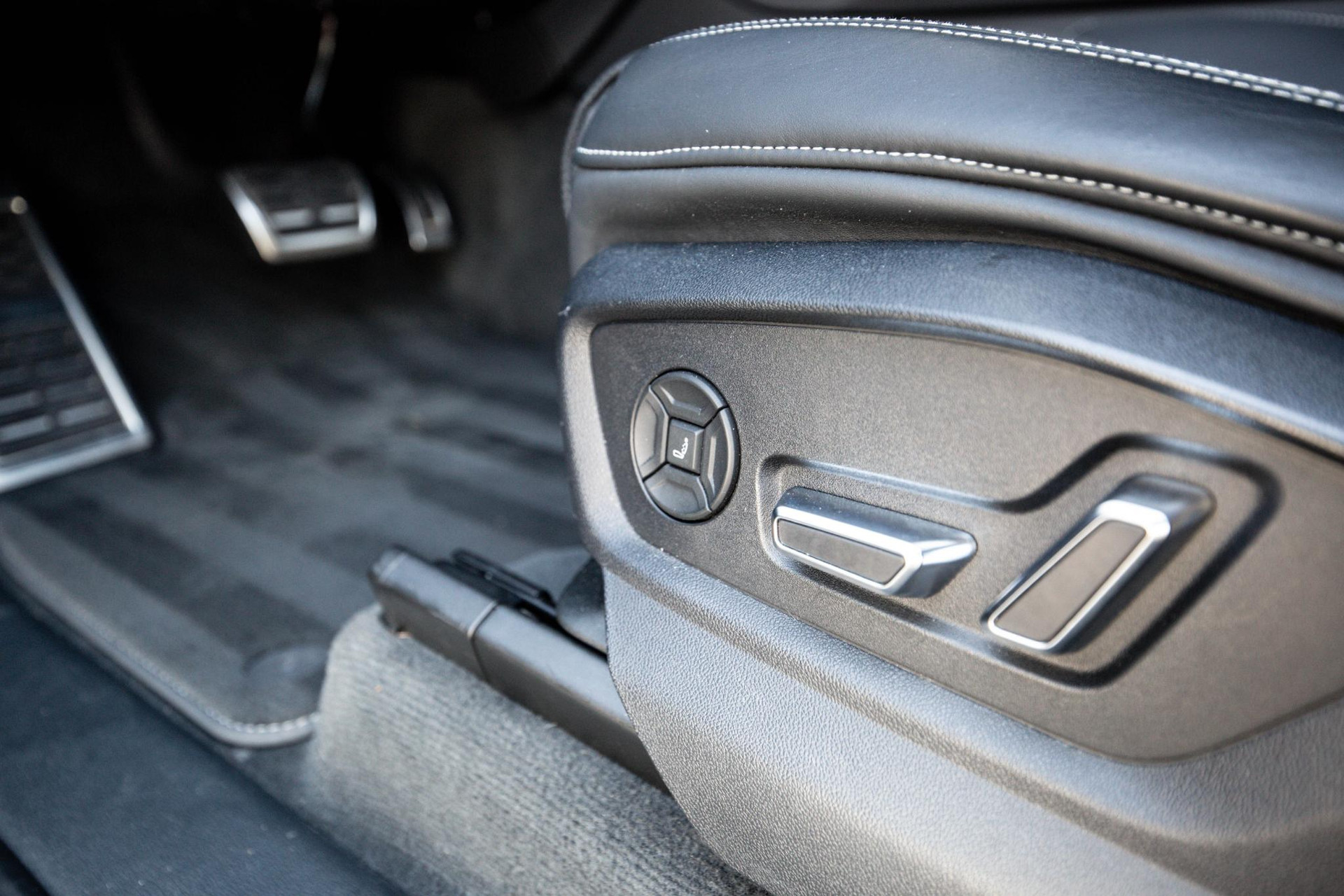 
Audi Q8 50 TDI quattro Pro Line S vol									