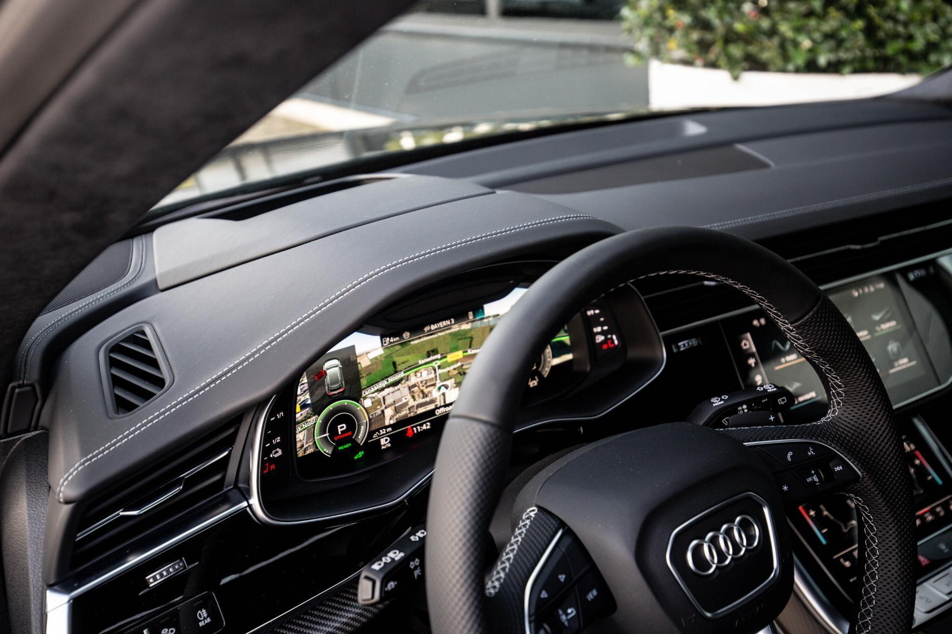 
Audi Q8 60 TFSI e vol									
