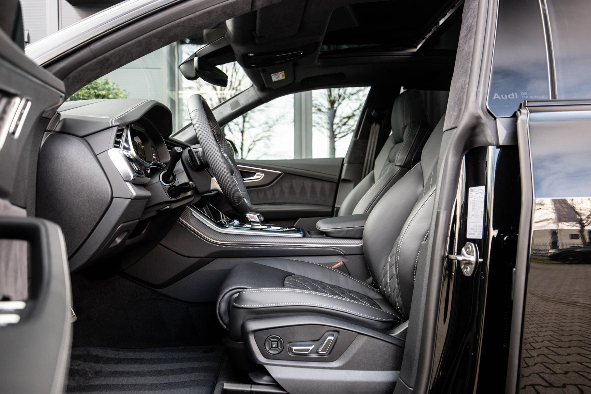 
								Audi Q8 50 TDI quattro Pro Line S vol									