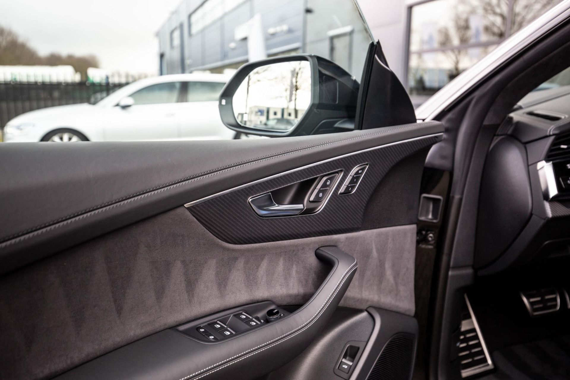 
								Audi Q8 50 TDI quattro Pro Line S vol									