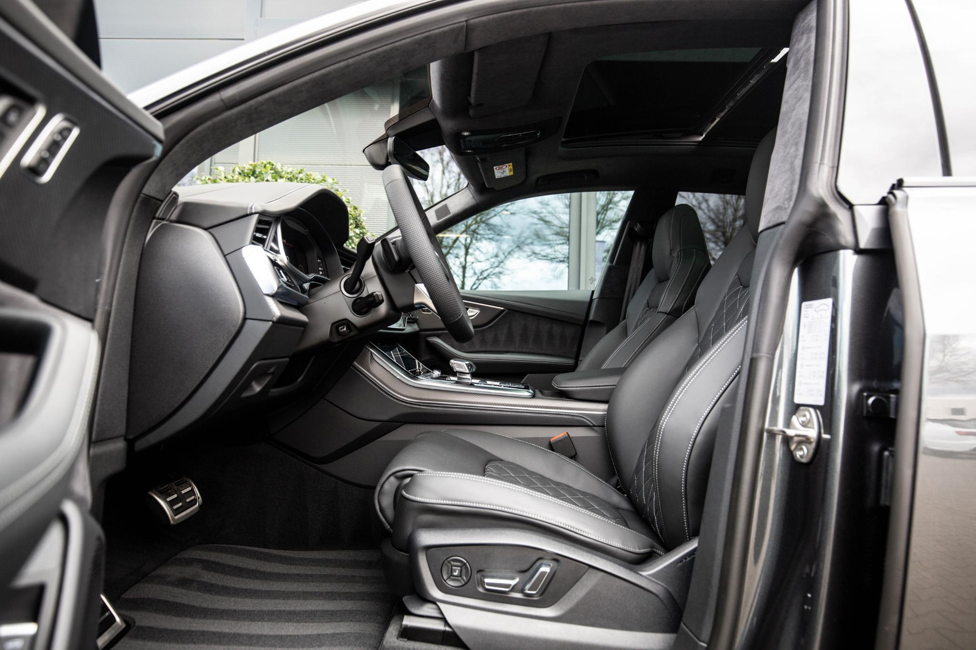 
Audi Q8 60 TFSI e vol									