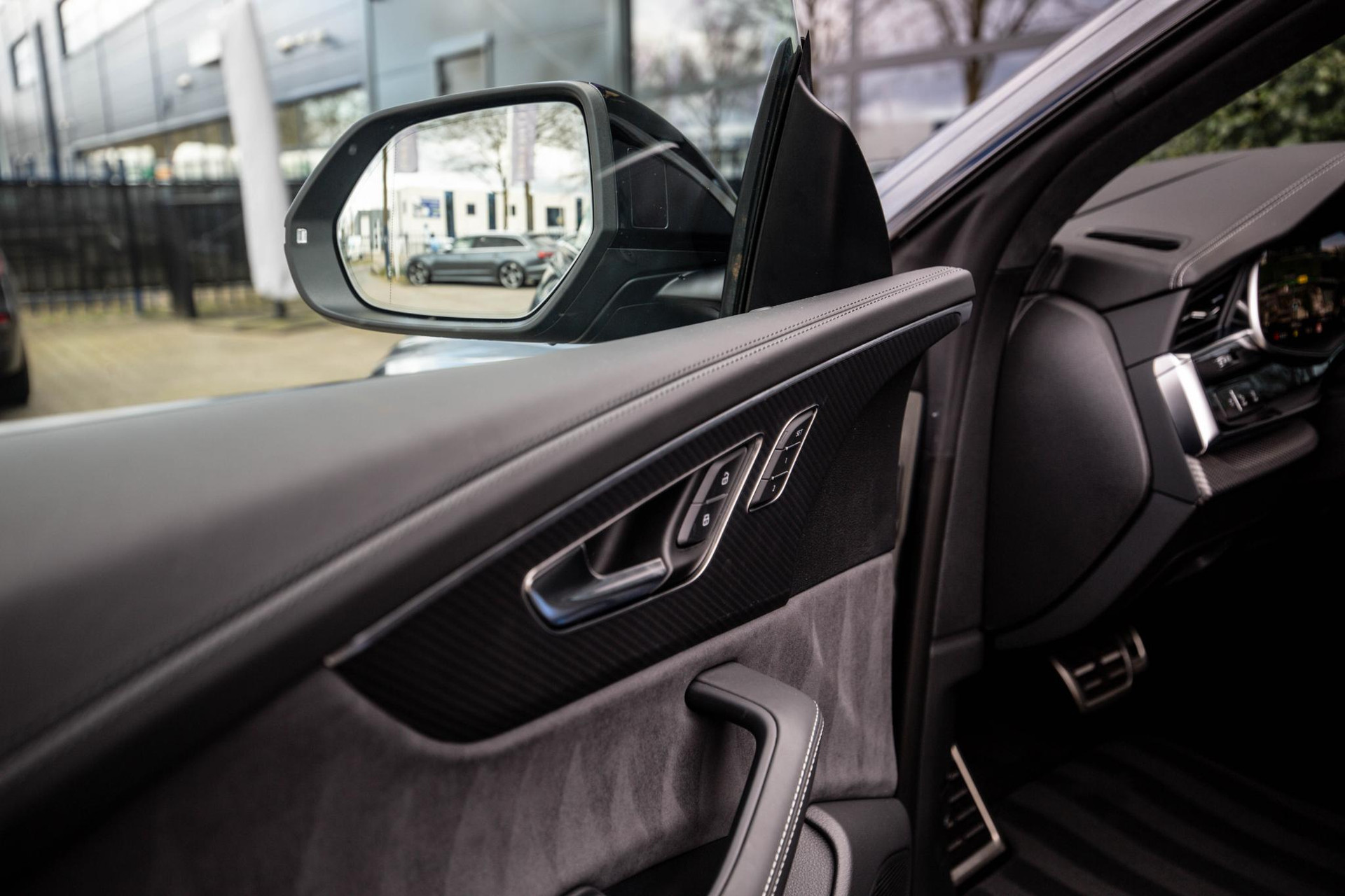 
Audi Q8 60 TFSI e vol									