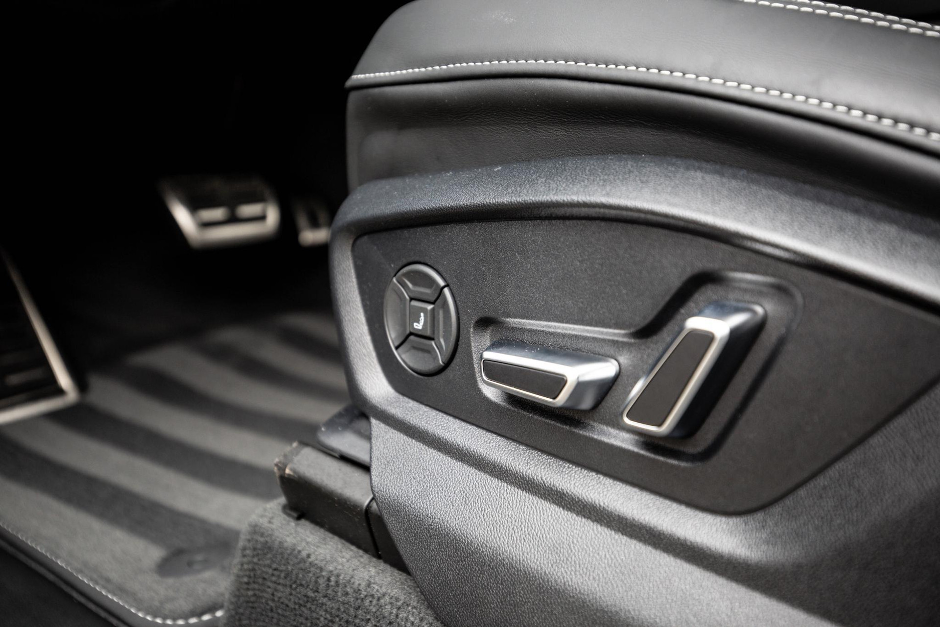 
Audi Q8 60 TFSI e vol									