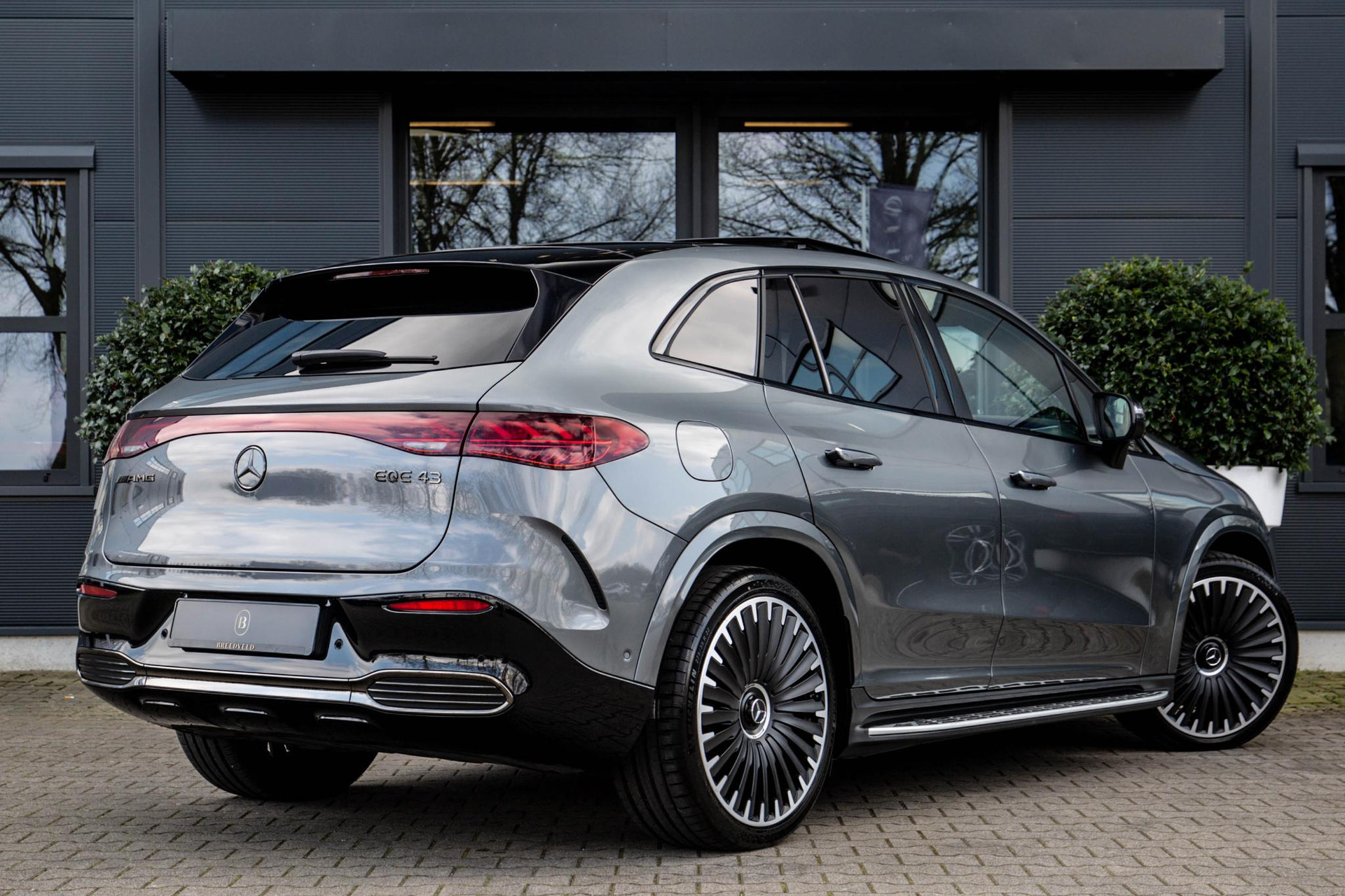 
								Mercedes-Benz EQE AMG 43 4MATIC 90 kWh vol									
