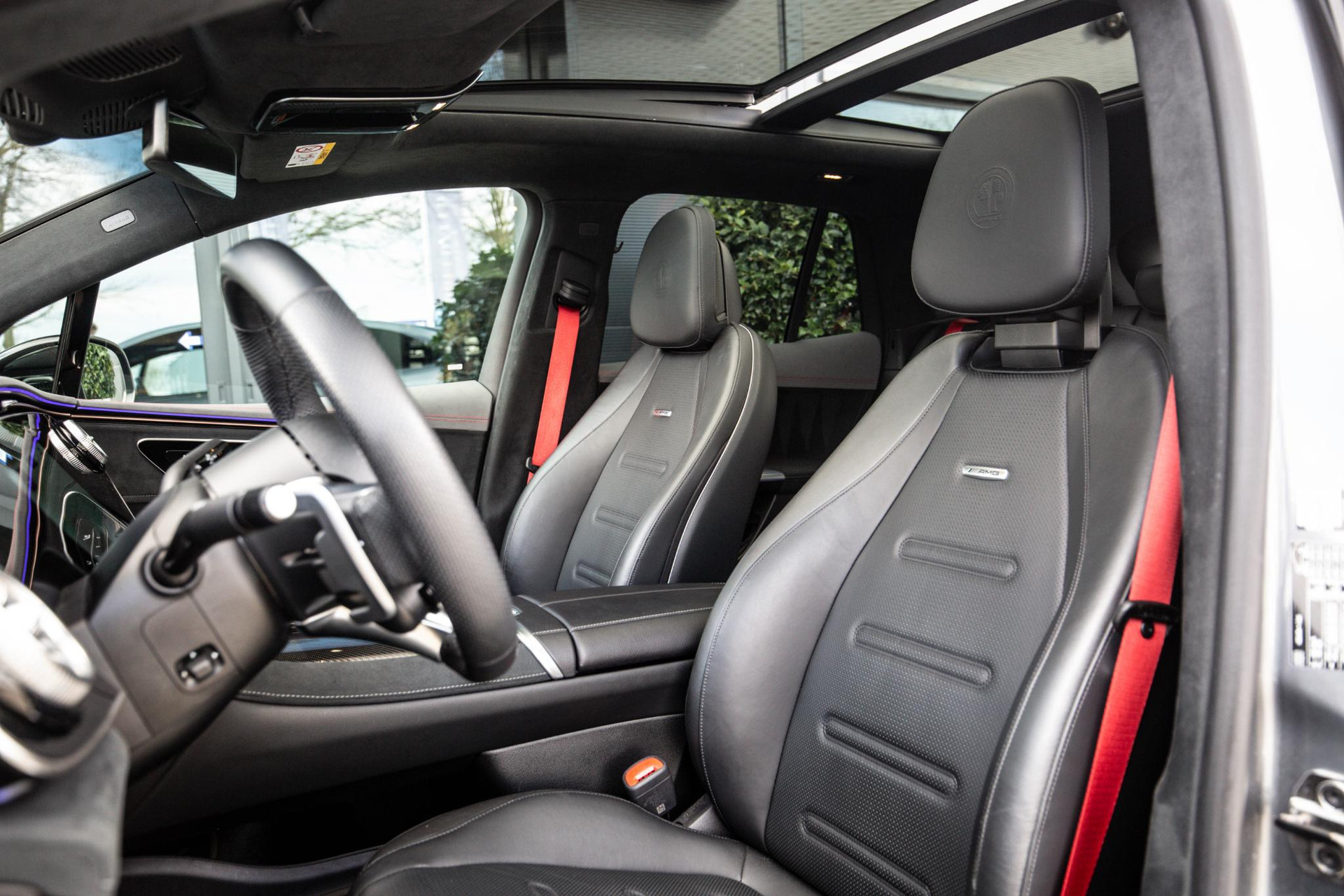
								Mercedes-Benz EQE AMG 43 4MATIC 90 kWh vol									