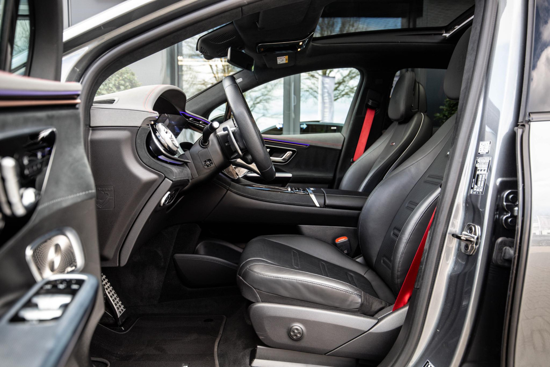 
								Mercedes-Benz EQE AMG 43 4MATIC 90 kWh vol									