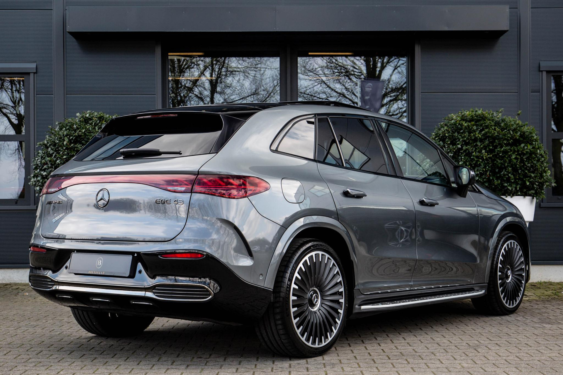 
								Mercedes-Benz EQE AMG 43 4MATIC 90 kWh vol									