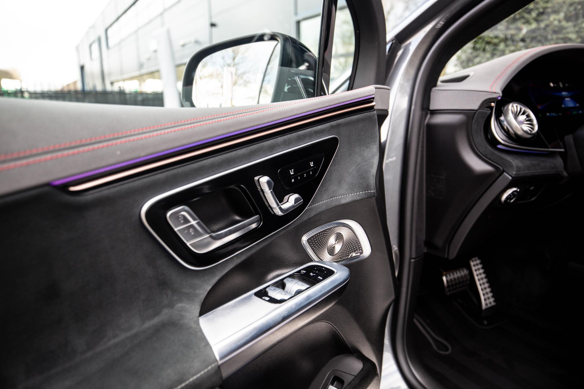 
								Mercedes-Benz EQE AMG 43 4MATIC 90 kWh vol									