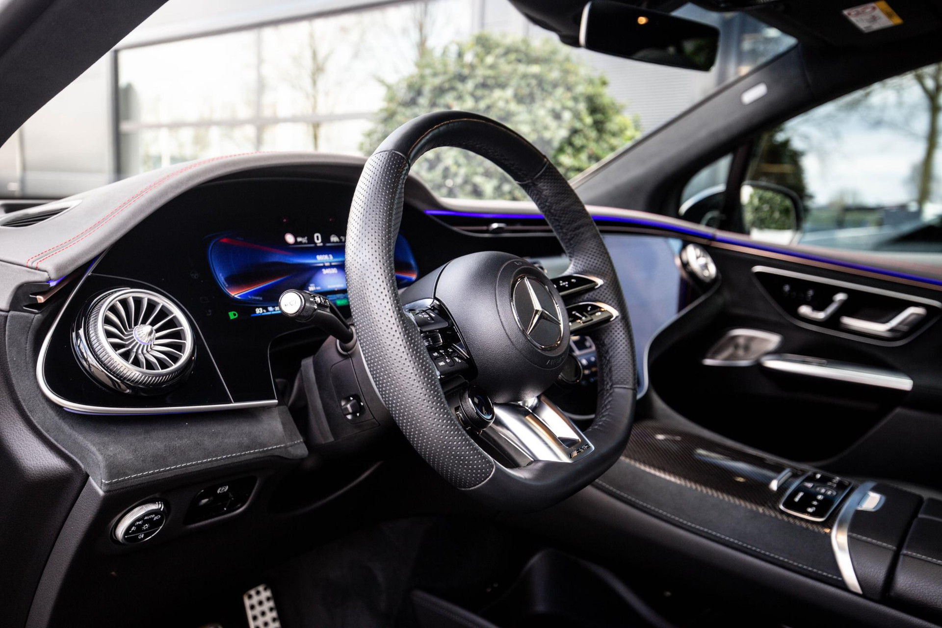
								Mercedes-Benz EQE AMG 43 4MATIC 90 kWh vol									