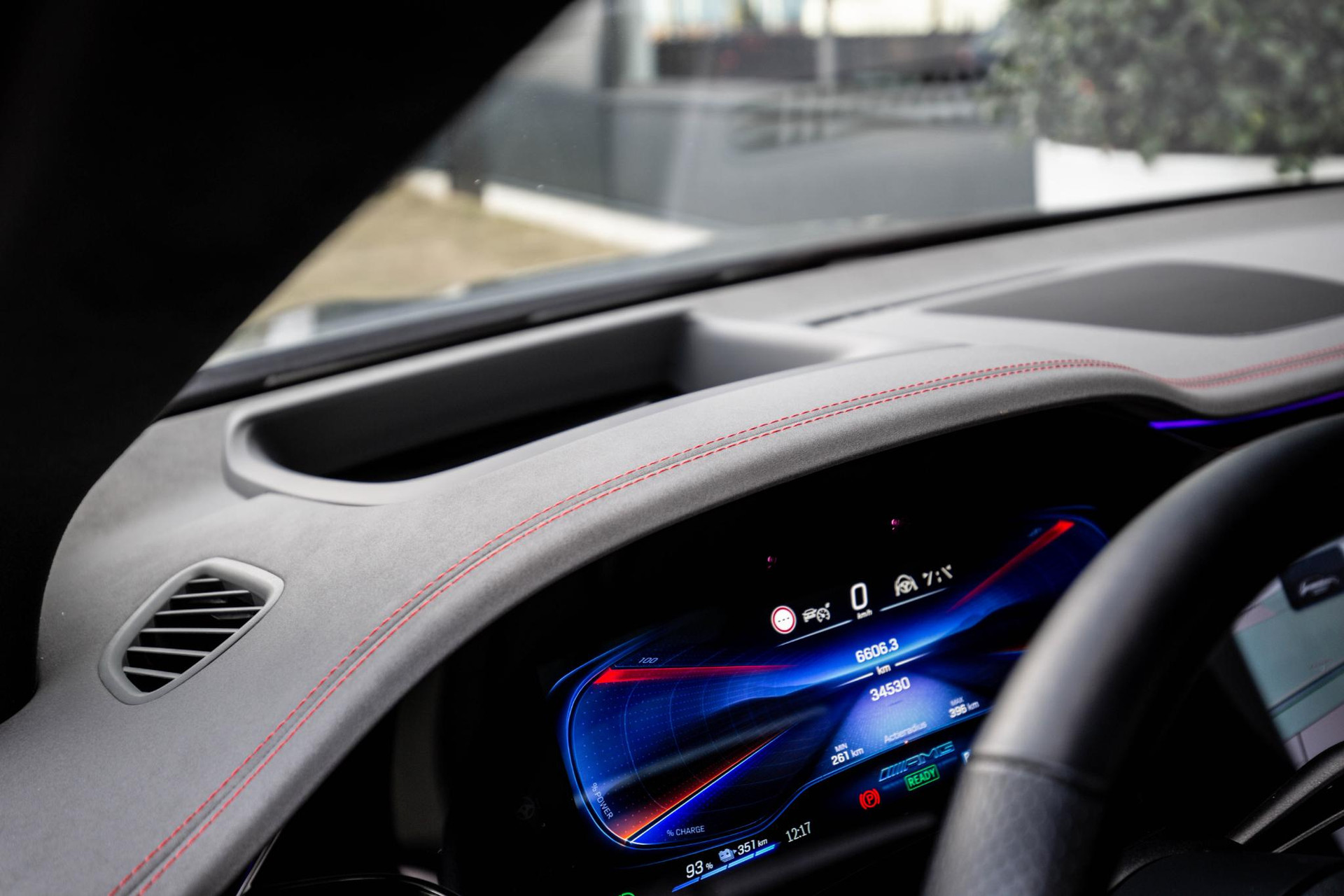 
								Mercedes-Benz EQE AMG 43 4MATIC 90 kWh vol									