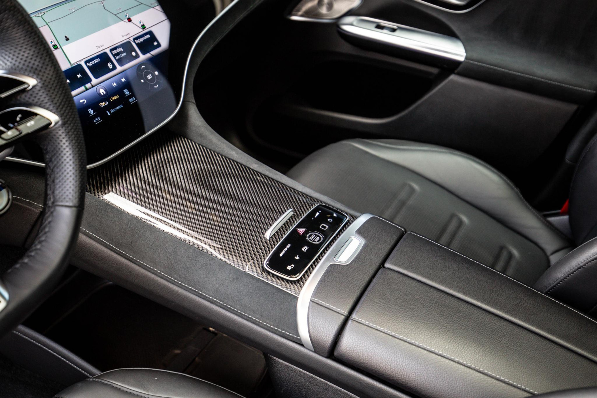 
								Mercedes-Benz EQE AMG 43 4MATIC 90 kWh vol									