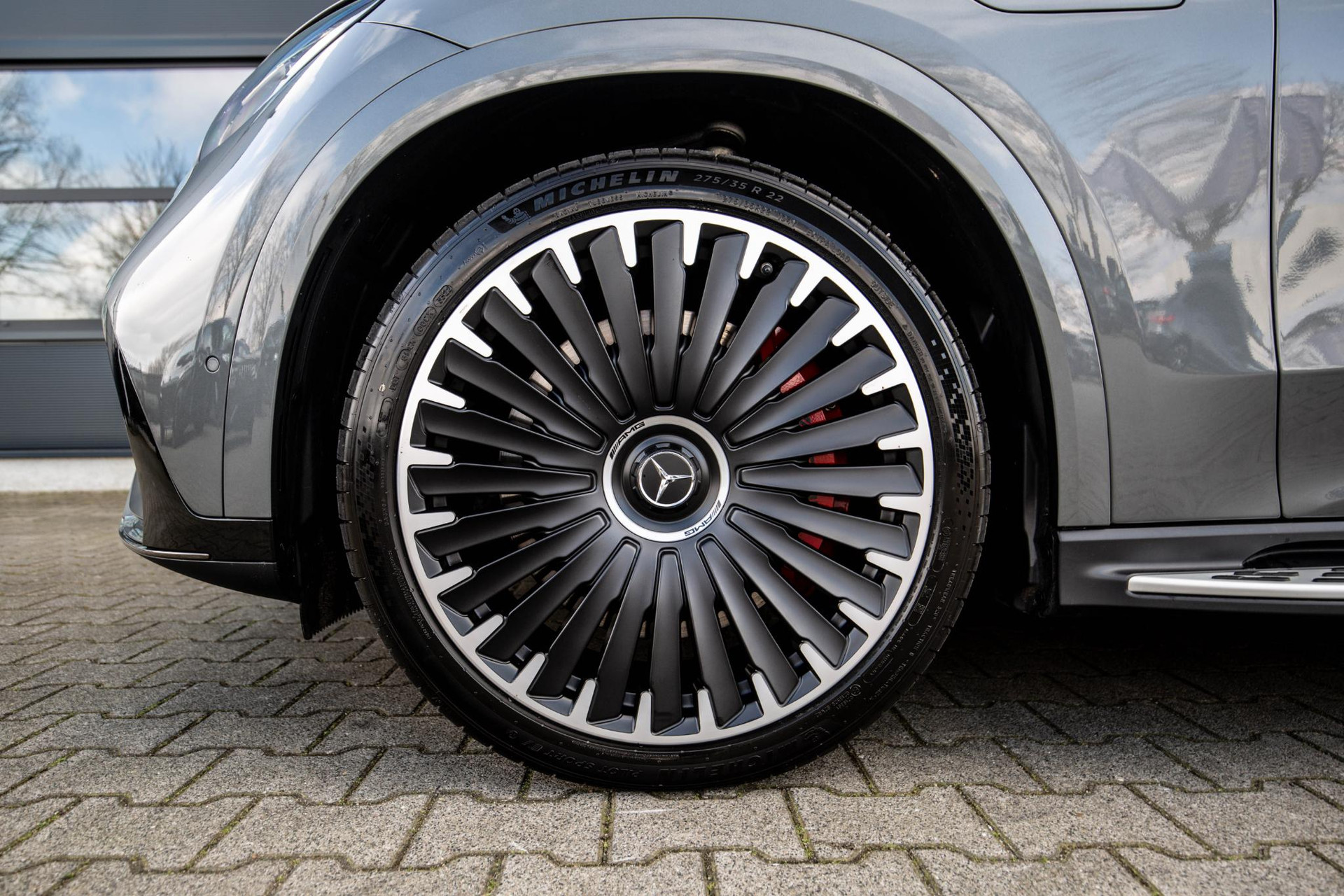 
								Mercedes-Benz EQE AMG 43 4MATIC 90 kWh vol									