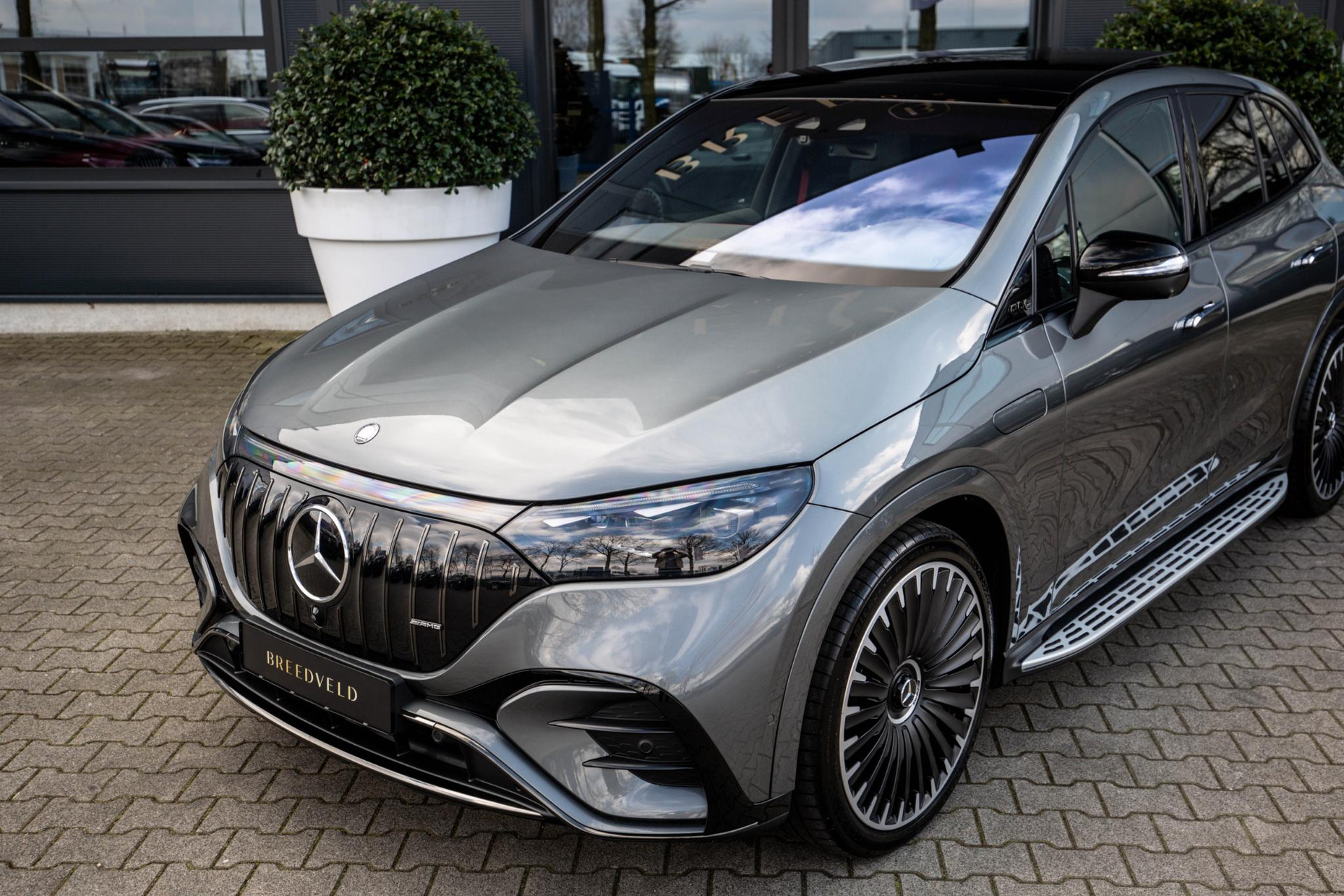 
								Mercedes-Benz EQE AMG 43 4MATIC 90 kWh vol									