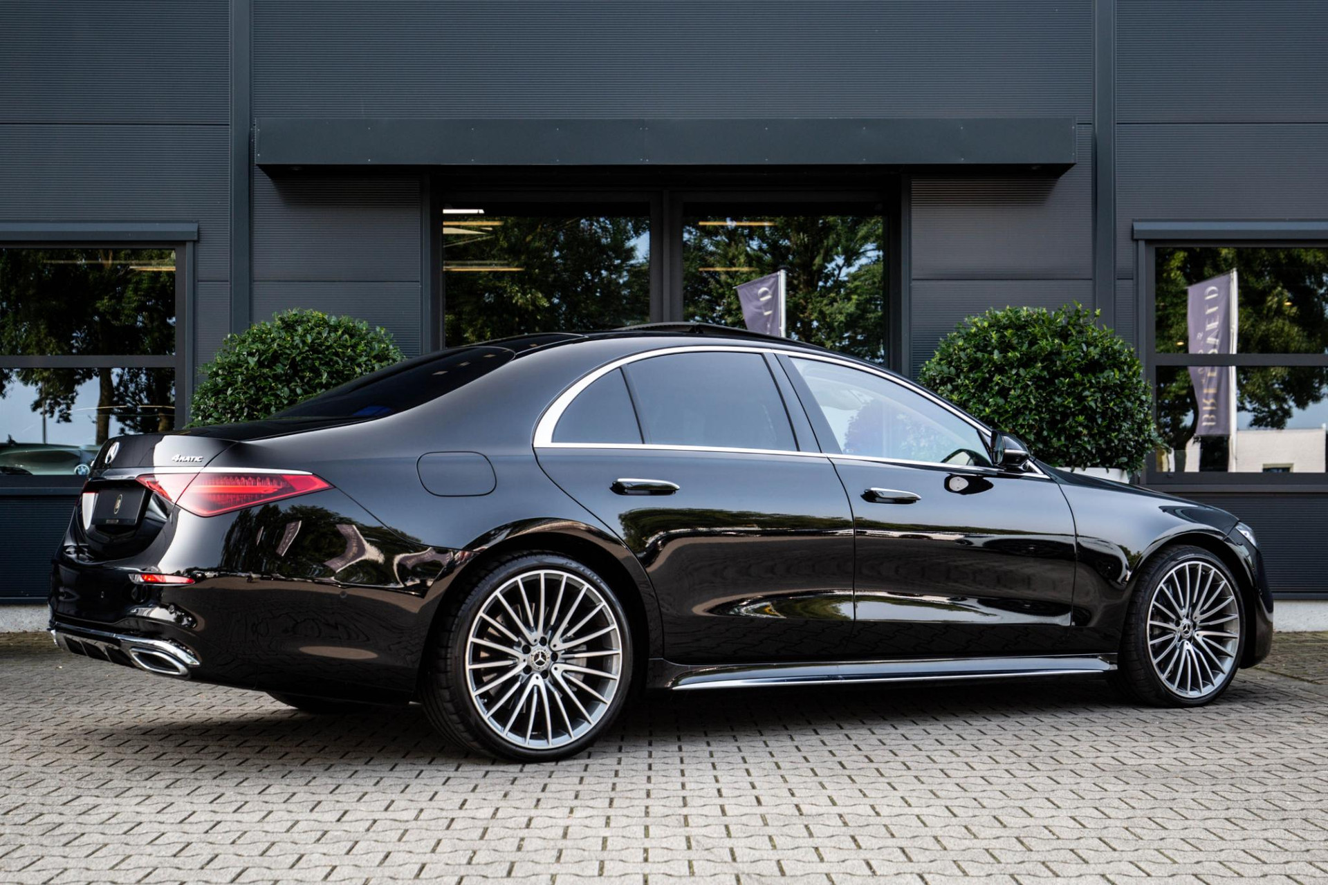 
Mercedes-Benz S-Klasse 400d 4MATIC AMG vol									