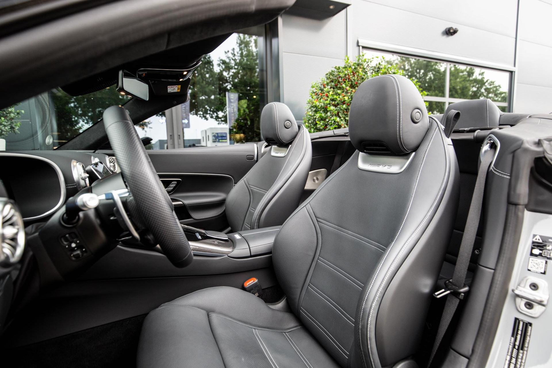 
								Mercedes-Benz SL-Klasse 63 AMG Roadster vol									