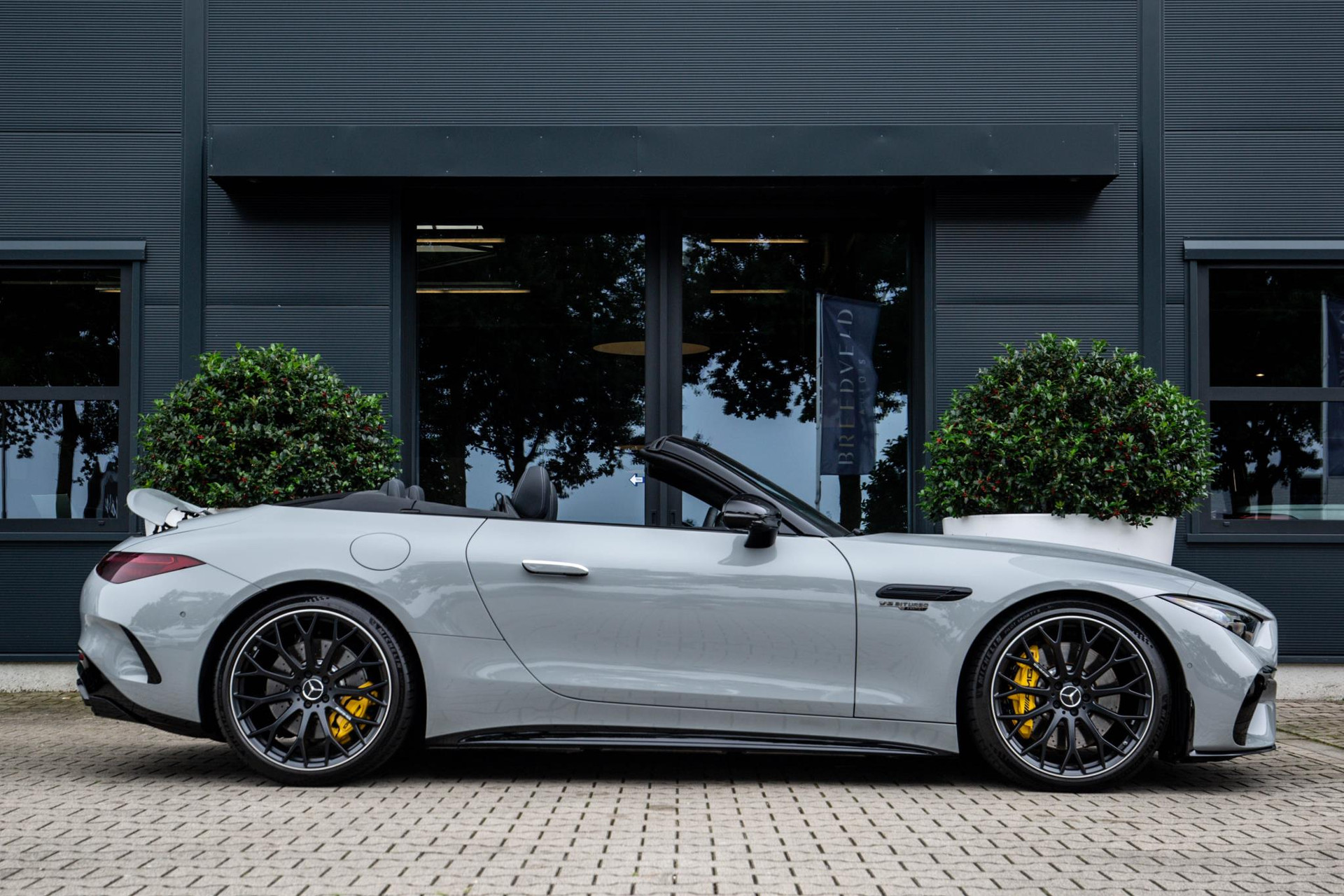 
								Mercedes-Benz SL-Klasse 63 AMG Roadster vol									