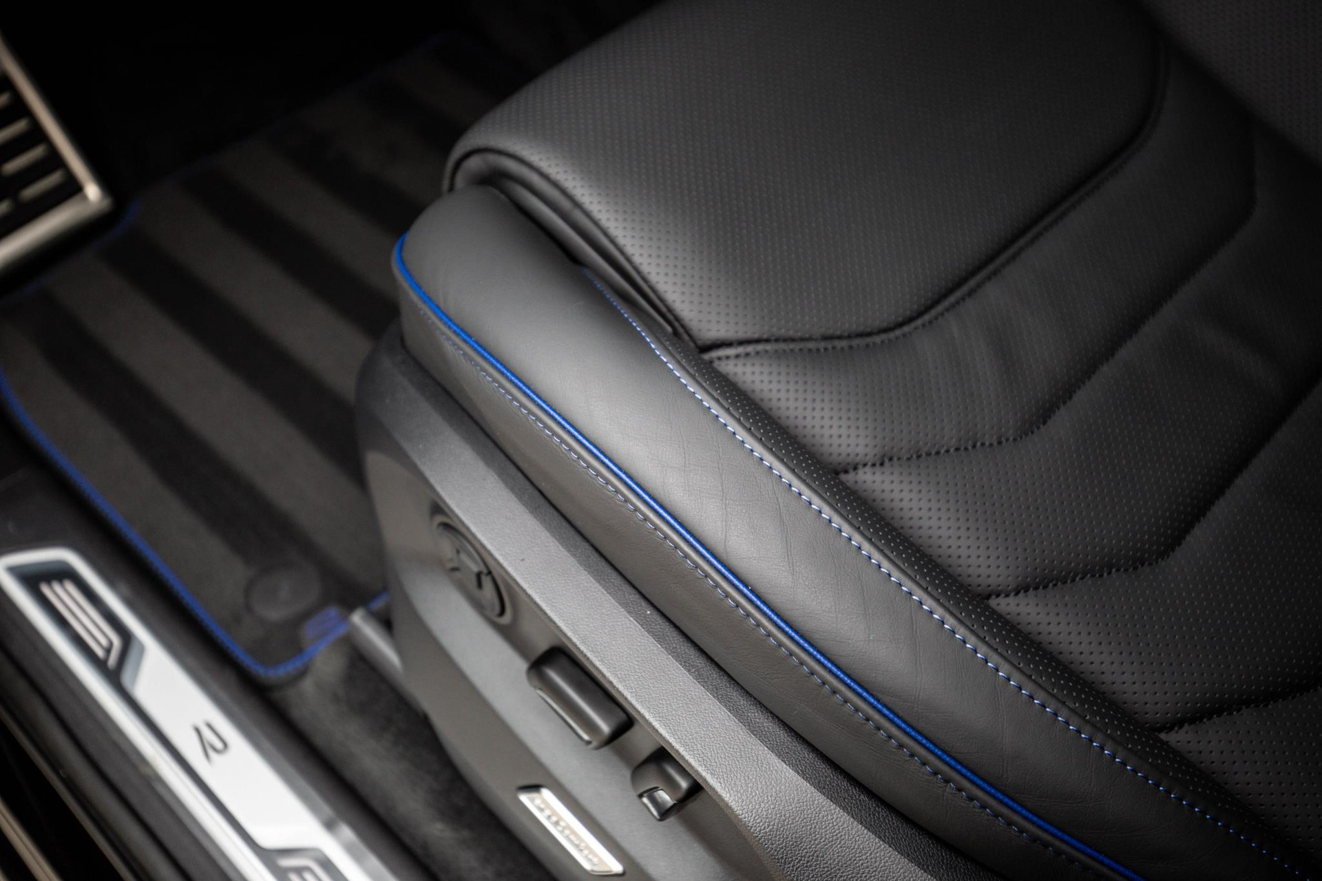 
Volkswagen Touareg 3.0 TSi eHybrid 4MOTION R vol									