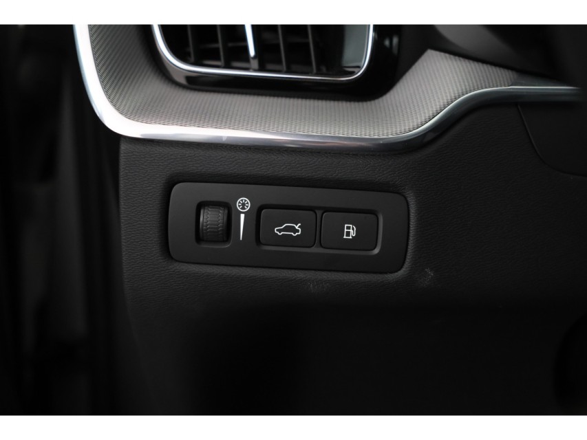 
Volvo XC60 2.0 Recharge T6 AWD R-Design vol									