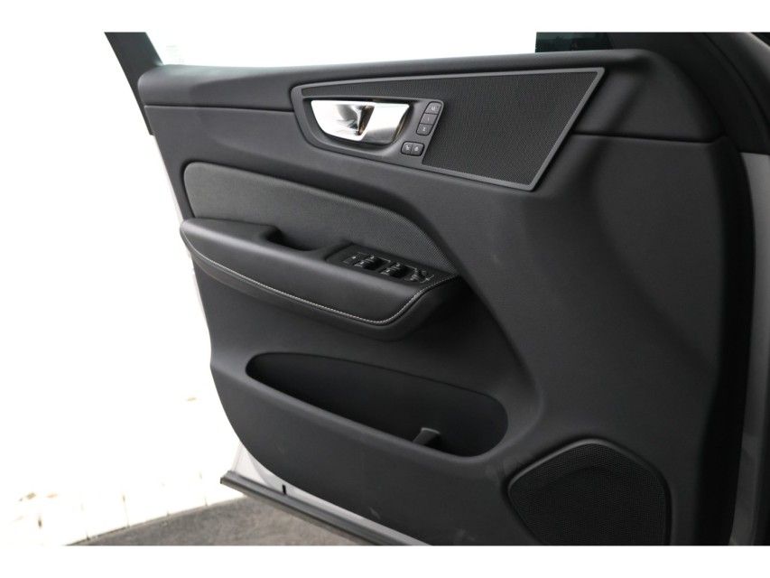 
Volvo XC60 2.0 Recharge T6 AWD R-Design vol									