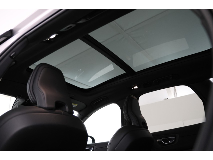 
Volvo XC60 2.0 Recharge T6 AWD R-Design vol									