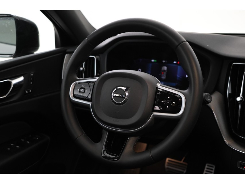 
Volvo XC60 2.0 Recharge T6 AWD R-Design vol									