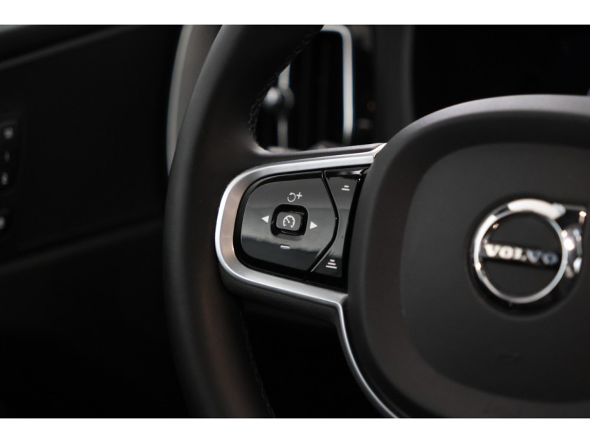 
Volvo XC60 2.0 Recharge T6 AWD R-Design vol									