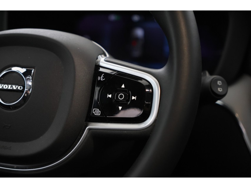 
Volvo XC60 2.0 Recharge T6 AWD R-Design vol									