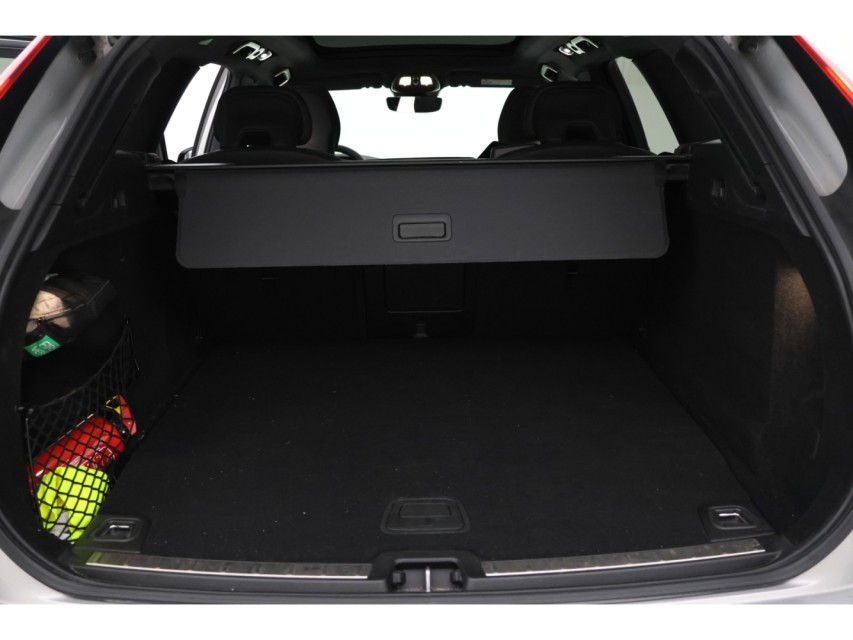 
Volvo XC60 2.0 Recharge T6 AWD R-Design vol									