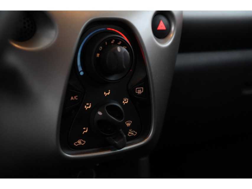 
								Peugeot 108 1.0 e-VTi Blue Lion vol									
