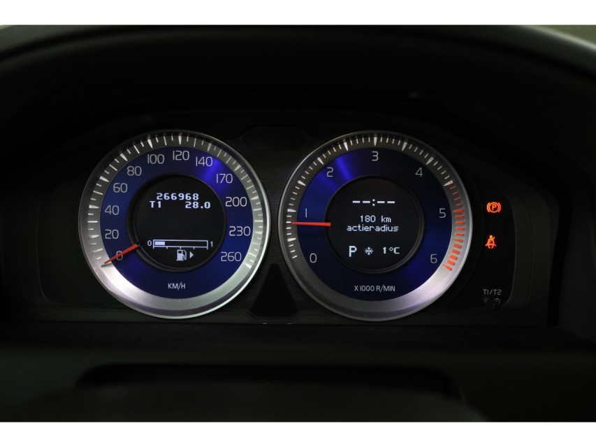 
								Volvo XC60 2.4 D5 R-design vol									