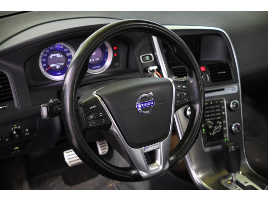
								Volvo XC60 2.4 D5 R-design vol									