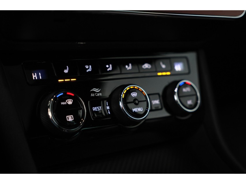 
Škoda Superb Combi 1.4 TSI iV Sportline Business vol									