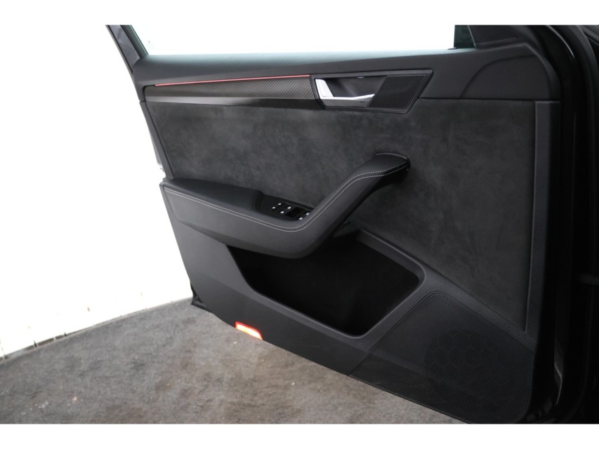 
Škoda Superb Combi 1.4 TSI iV Sportline Business vol									