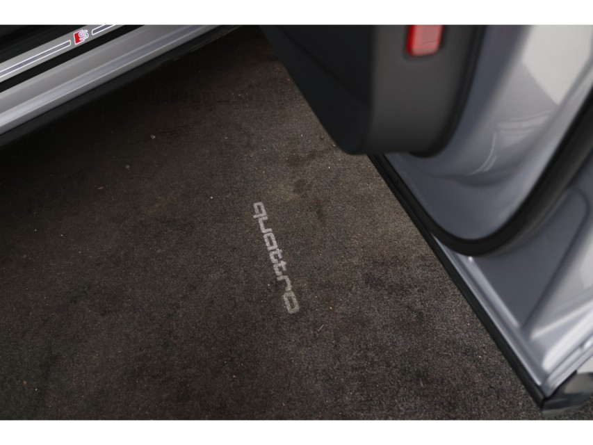 
								Audi Q5 Sportback 55 TFSI e S edition vol									