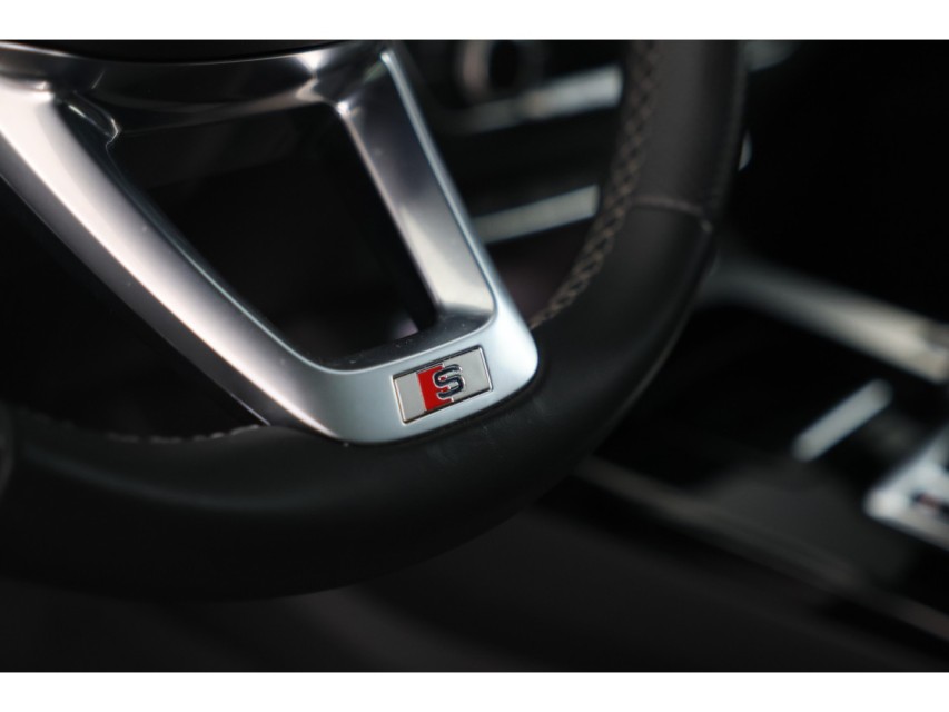 
								Audi Q5 Sportback 55 TFSI e S edition vol									