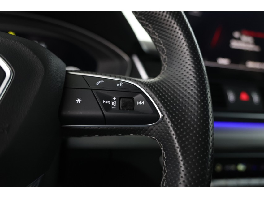 
								Audi Q5 Sportback 55 TFSI e S edition vol									